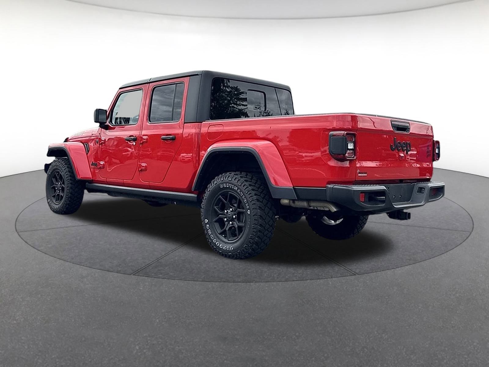 2024 Jeep Gladiator Willys photo 3