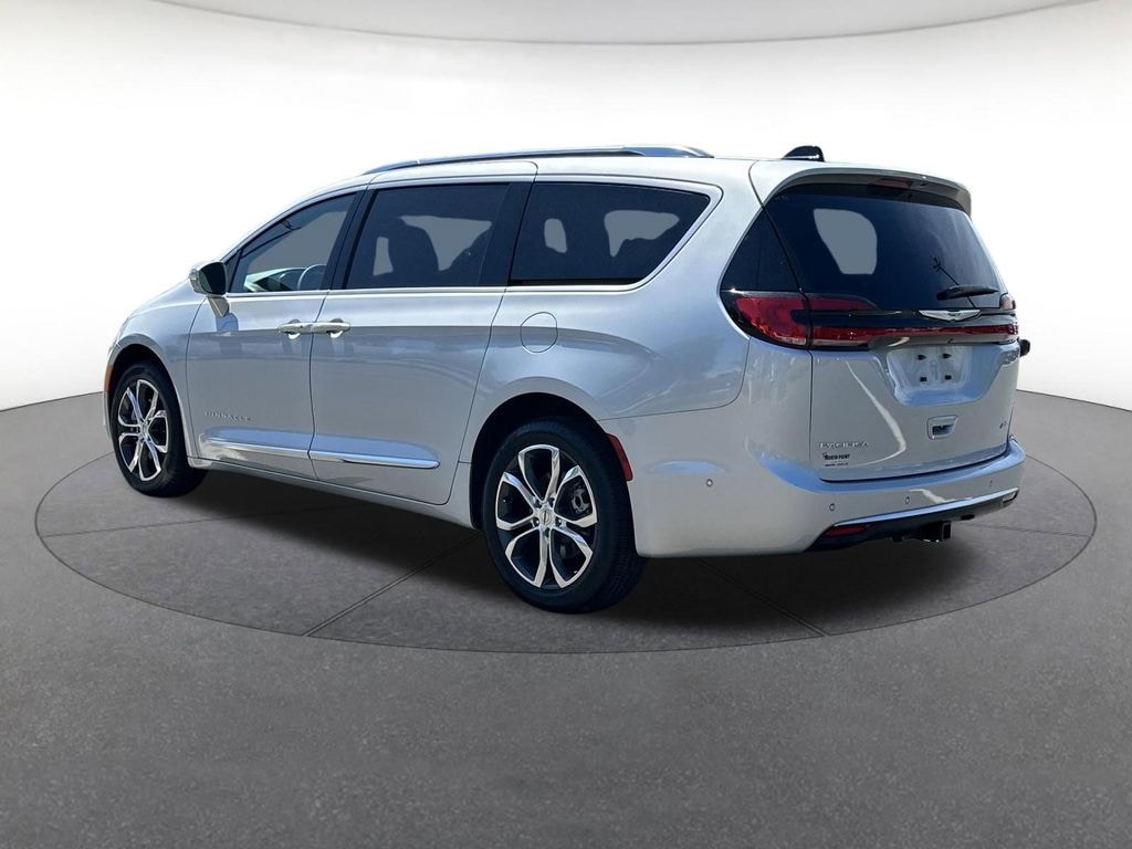 Used 2024 Chrysler Pacifica Pinnacle Minivan/Van