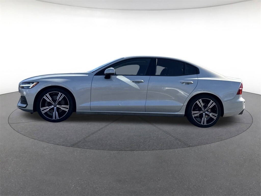 2019 Volvo S60 T5 Momentum photo 2