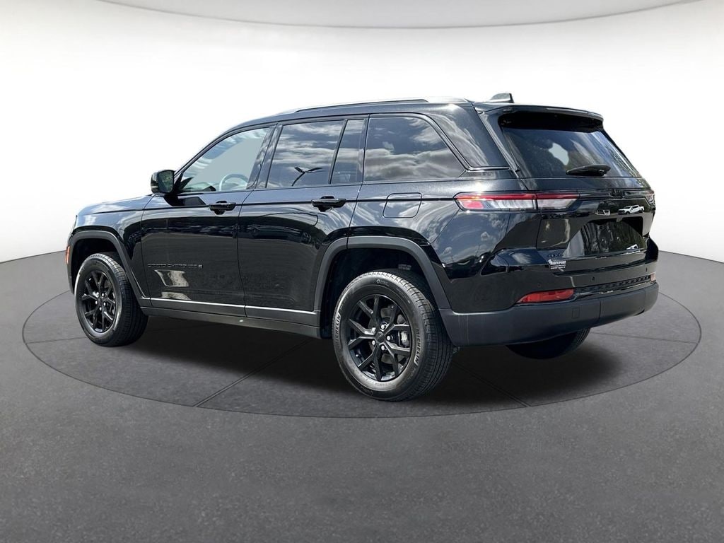 Used 2025 Jeep Grand Cherokee Altitude SUV