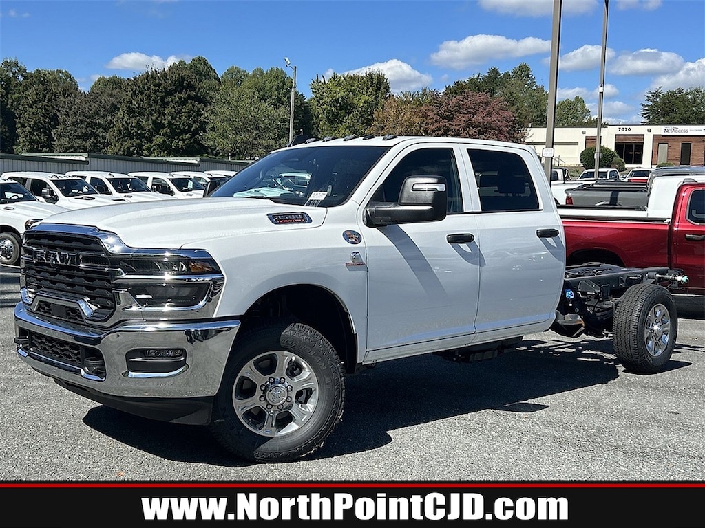New 2025 Ram 3500 Chassis Cab 3500 TRADESMAN CREW CAB CHASSIS 4X4 60' CA Crew Cab