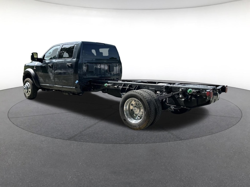 New 2026 Ram 5500 Chassis Cab TRADESMAN CREW 4X4 84' CA Crew Cab
