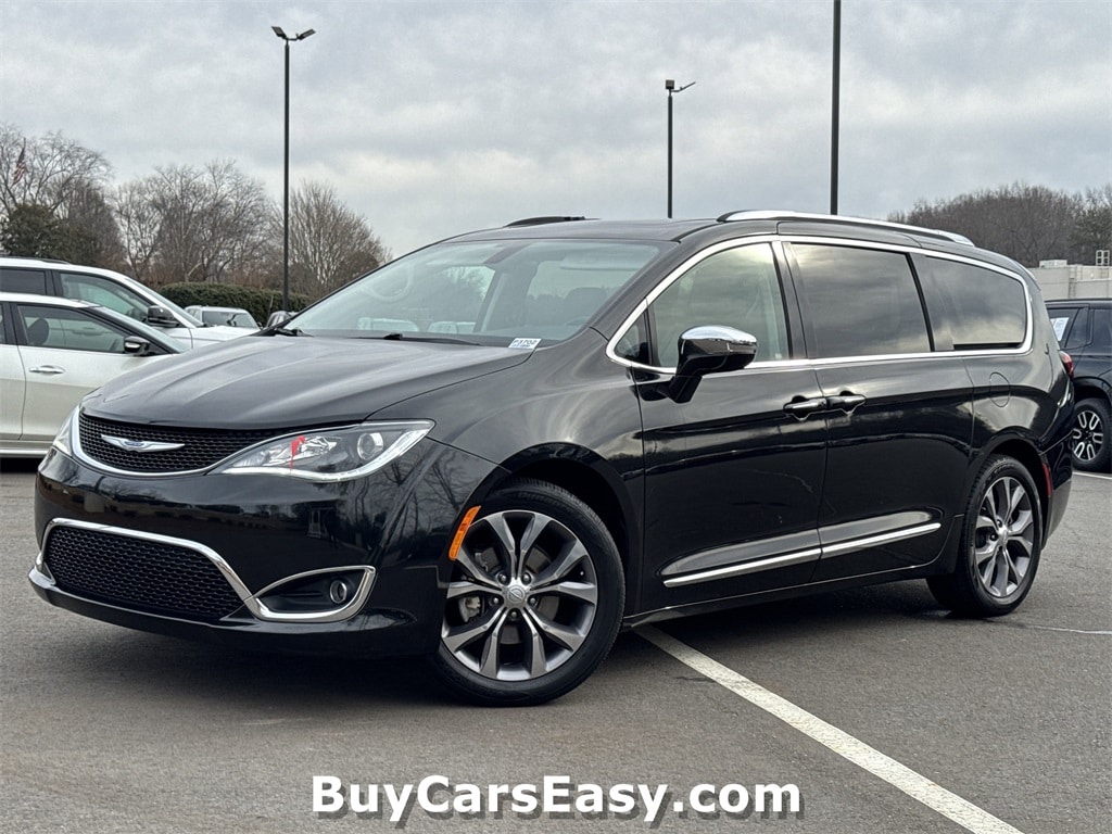 2019 Chrysler Pacifica Limited's photo