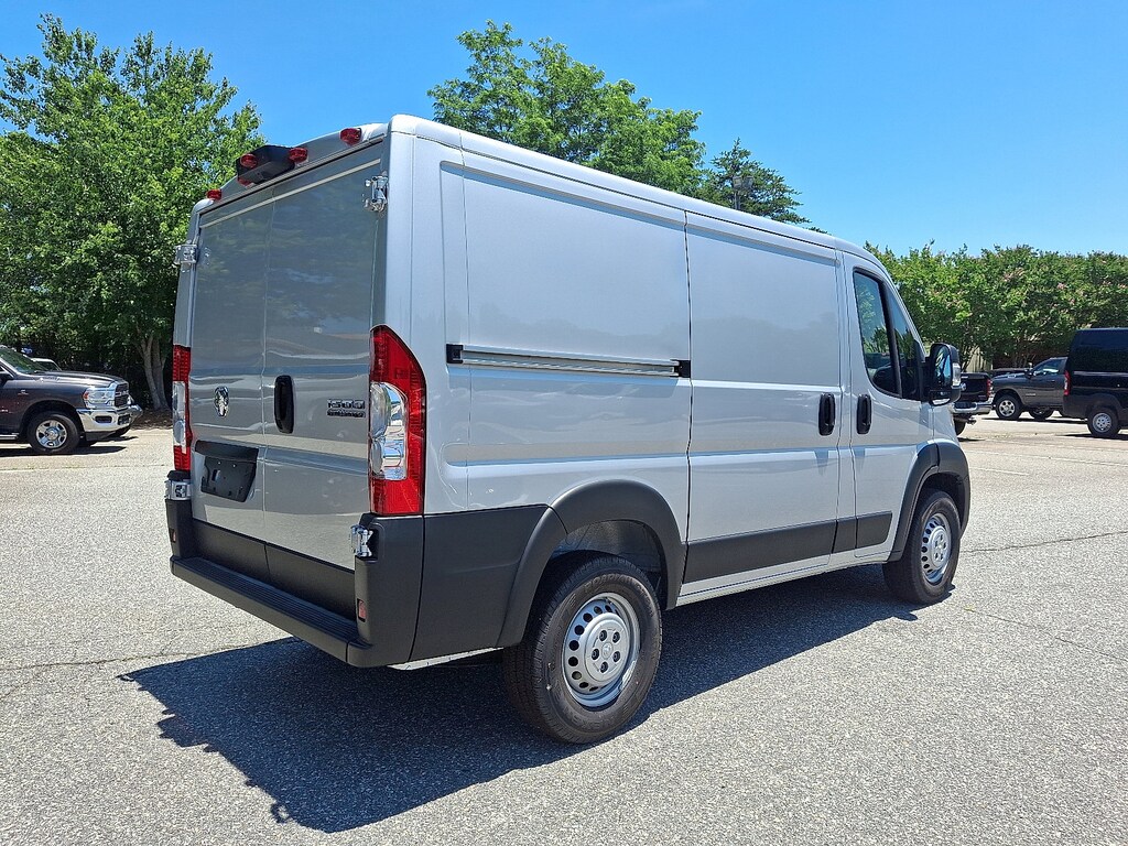 New 2025 Ram ProMaster PROMASTER 1500 TRADESMAN CARGO VAN LOW ROOF 118' W Cargo Van
