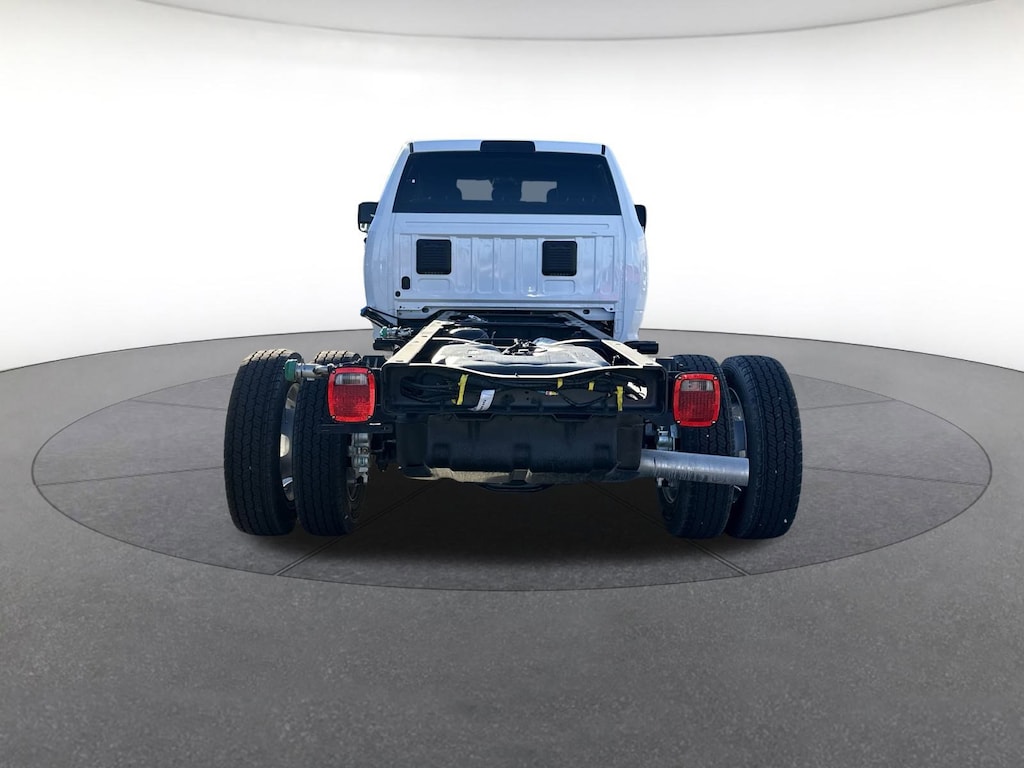 New 2026 Ram 5500 Chassis Cab TRADESMAN CREW 4X4 84' CA Crew Cab