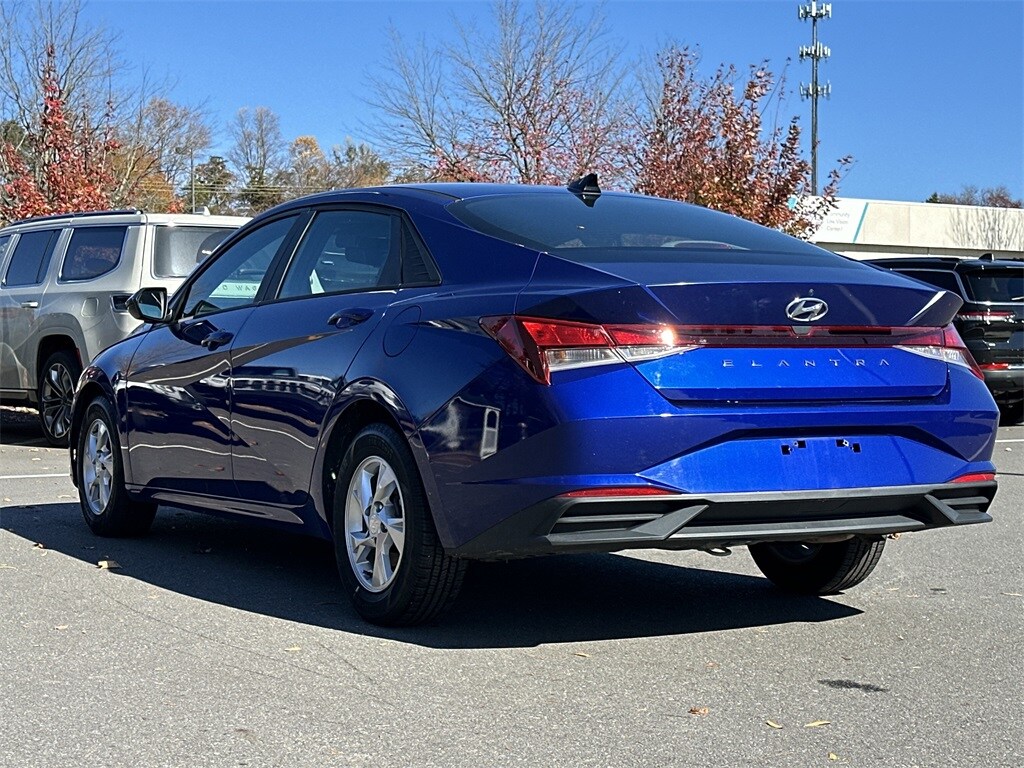 2022 Hyundai Elantra SE photo 3