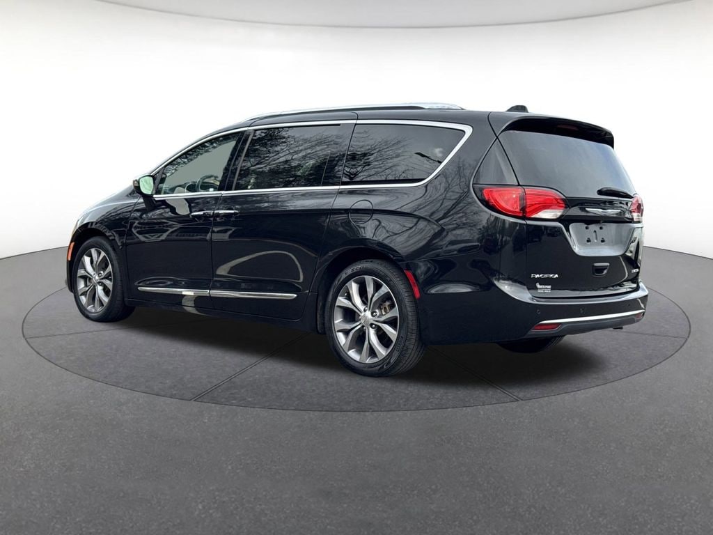 Used 2019 Chrysler Pacifica Limited Minivan/Van