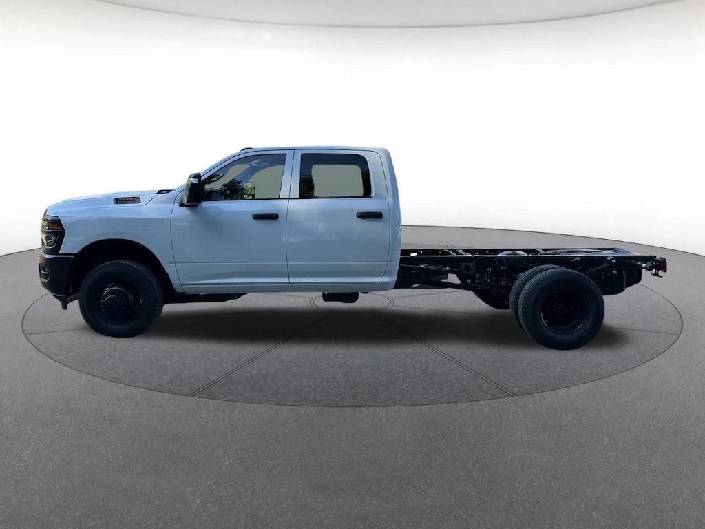 New 2026 Ram 3500 Chassis Cab TRADESMAN CREW 4X4 60' CA Crew Cab