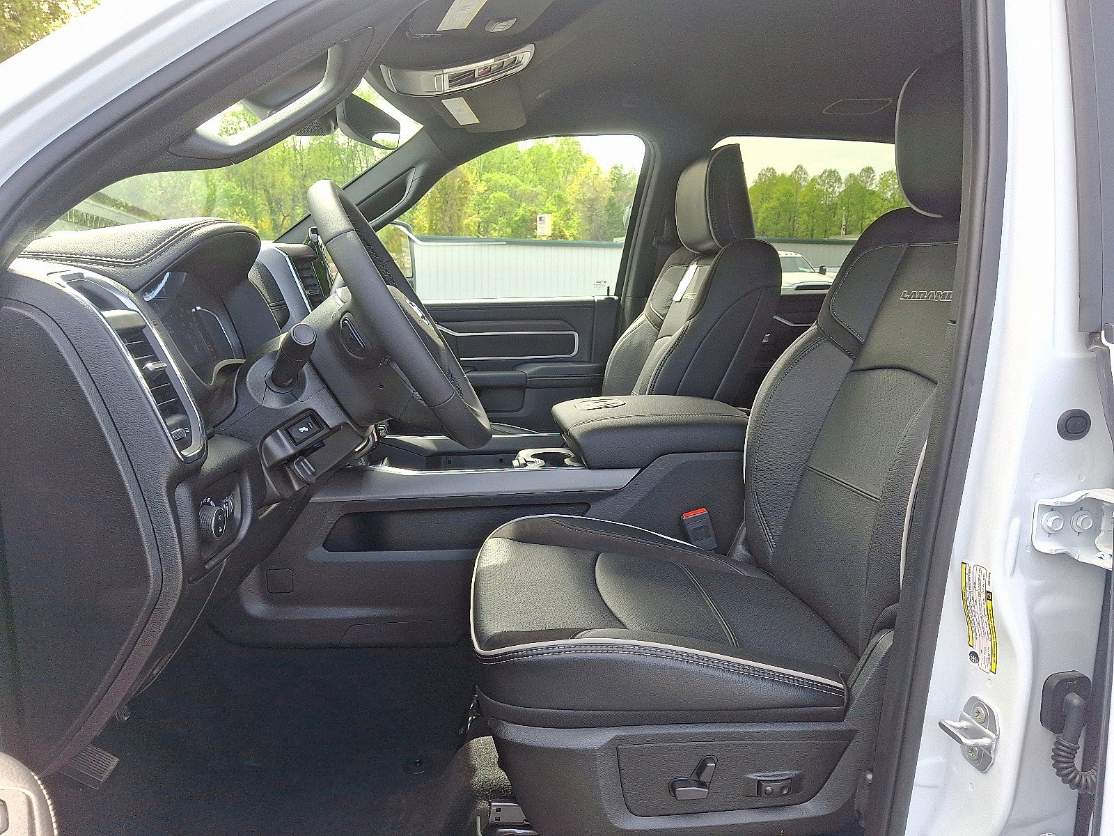 2025 RAM 2500 Laramie - Photo 9