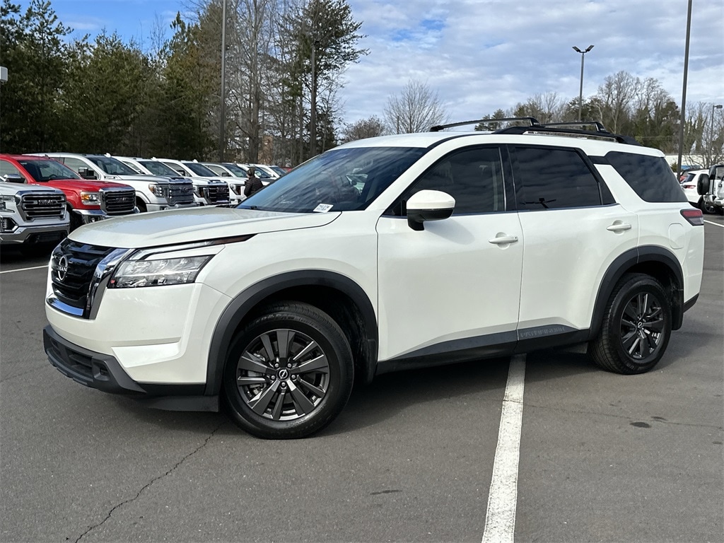 2022 Nissan Pathfinder SV