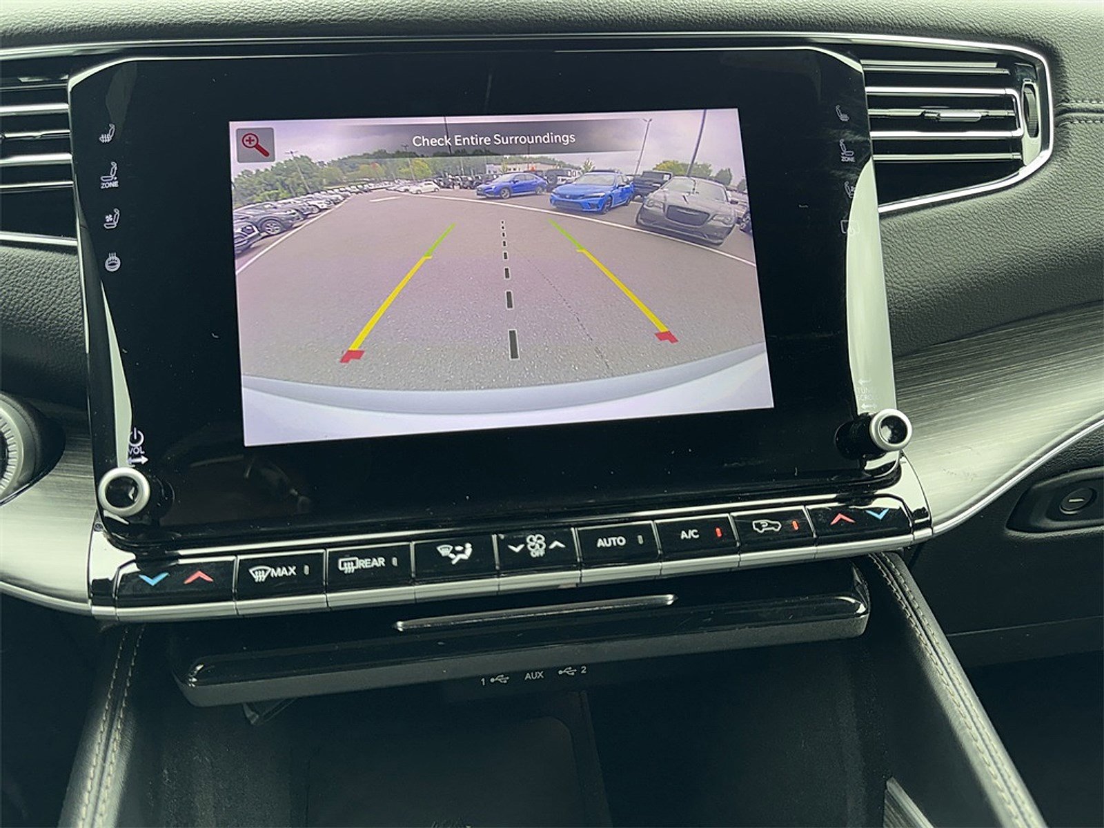 2023 Jeep Wagoneer L Series II photo 3