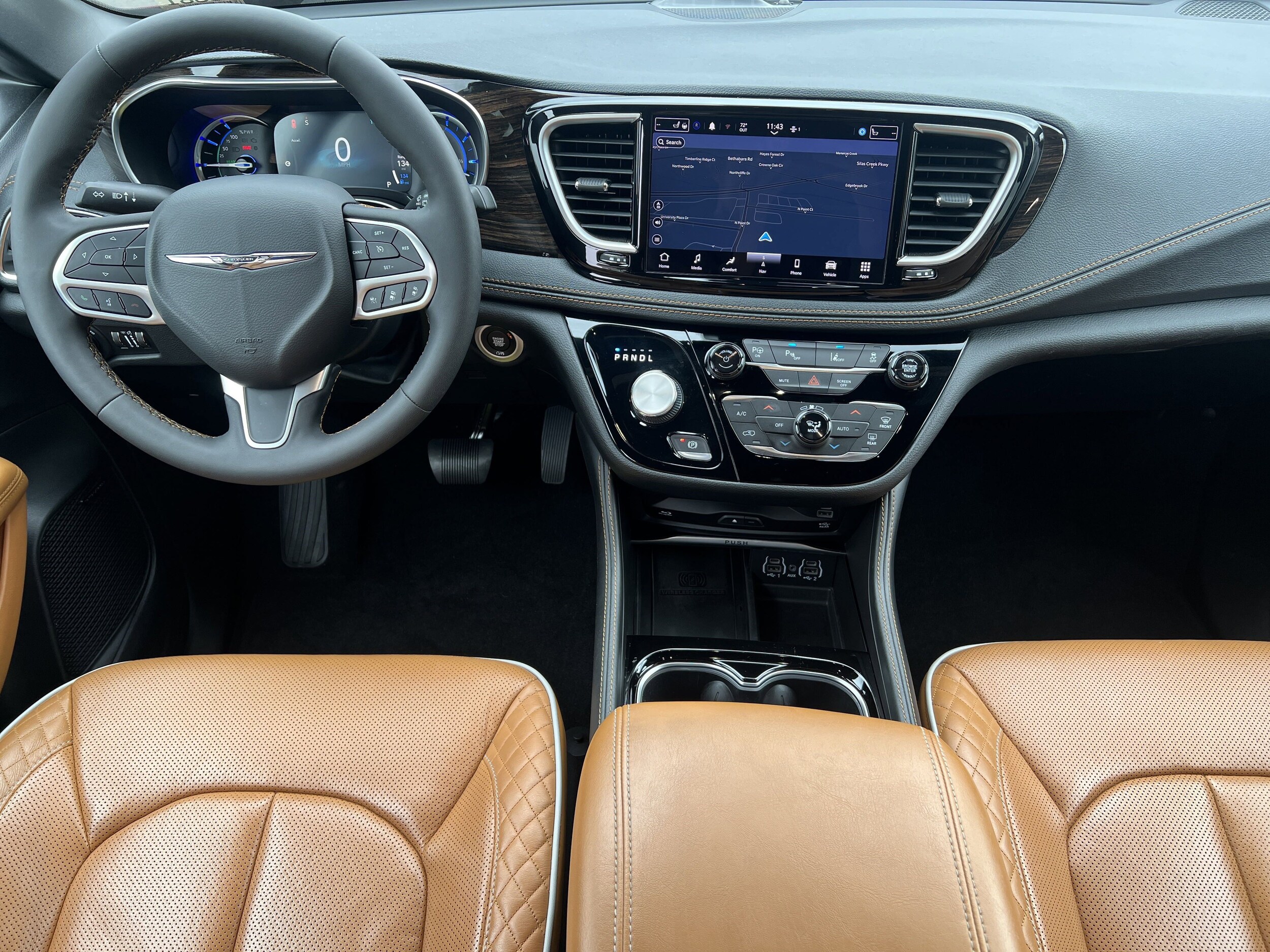 2022 Chrysler Pacifica Hybrid Pinnacle photo 2