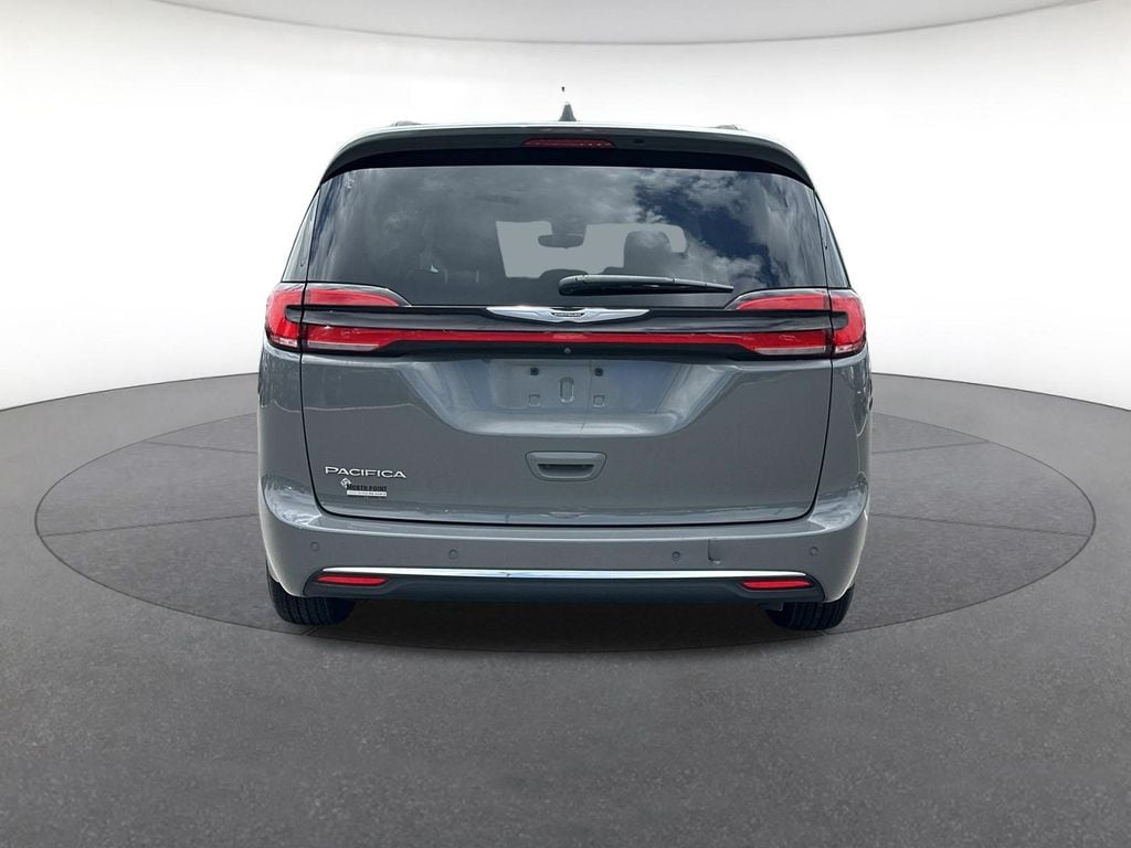 Certified 2022 Chrysler Pacifica Touring L Minivan/Van