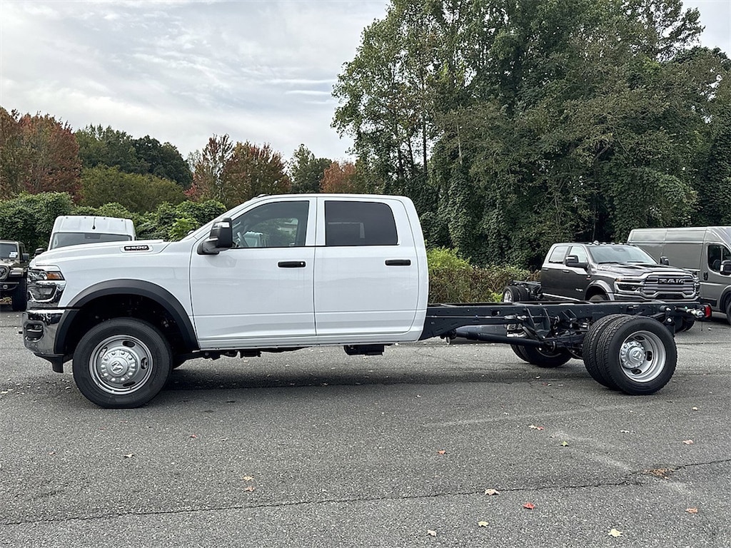 New 2025 Ram 5500 Chassis Cab 5500 TRADESMAN CHASSIS CREW CAB 4X4 84' CA Crew Cab