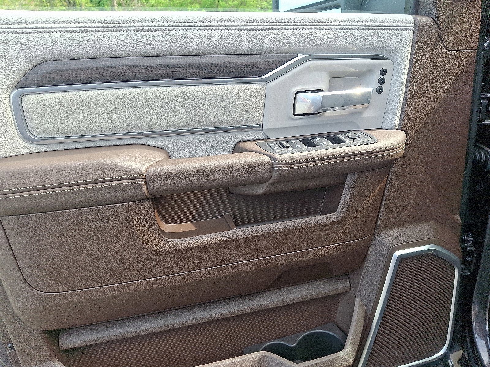 2025 RAM 2500 Laramie - Photo 8