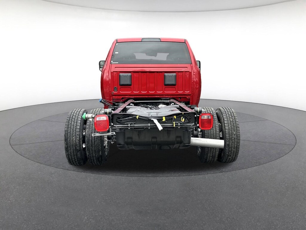 New 2026 Ram 3500 Chassis Cab TRADESMAN CREW 4X4 60' CA Crew Cab