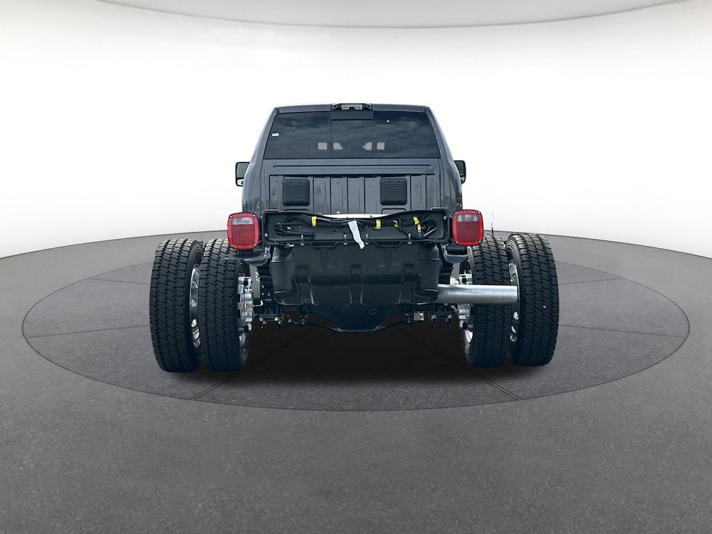 New 2026 Ram 4500 Chassis Cab BIG HORN CREW 4X4 84' CA Crew Cab