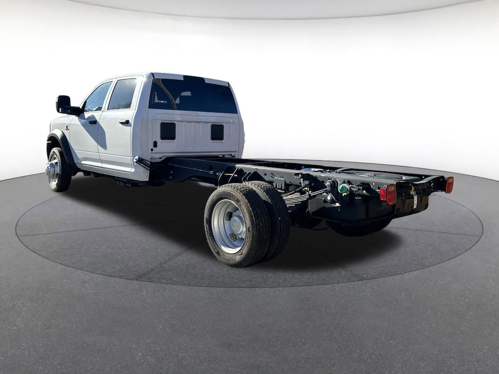 New 2026 Ram 4500 Chassis Cab TRADESMAN CREW 4X4 84' CA Crew Cab