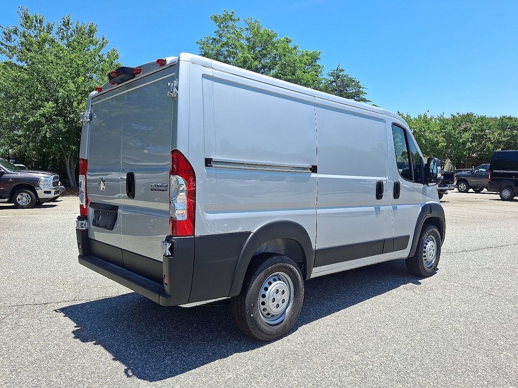 New 2025 Ram ProMaster PROMASTER 1500 TRADESMAN CARGO VAN LOW ROOF 118' W Cargo Van