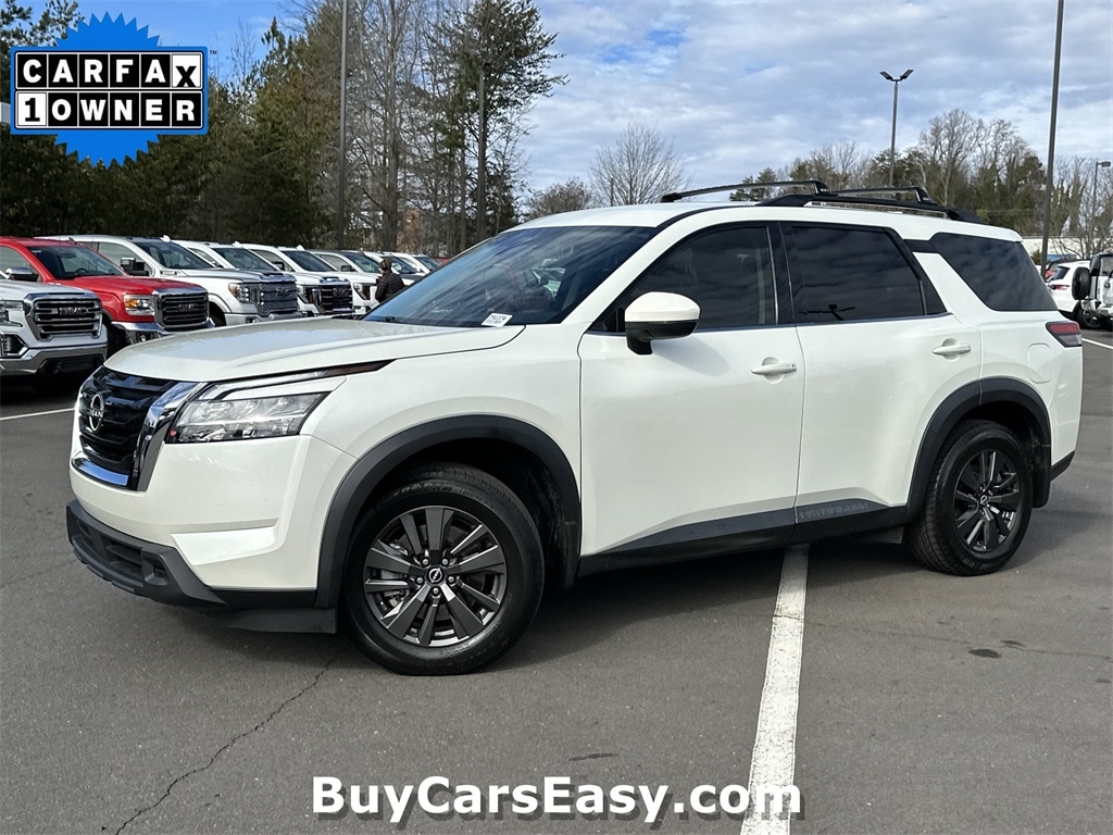 2022 Nissan Pathfinder SV