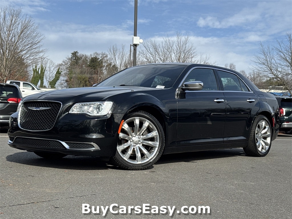 2018 Chrysler 300 Touring's photo