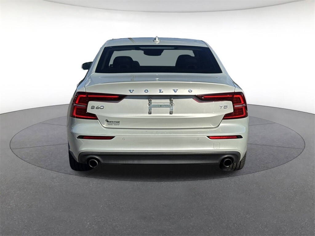 2019 Volvo S60 T5 Momentum photo 4