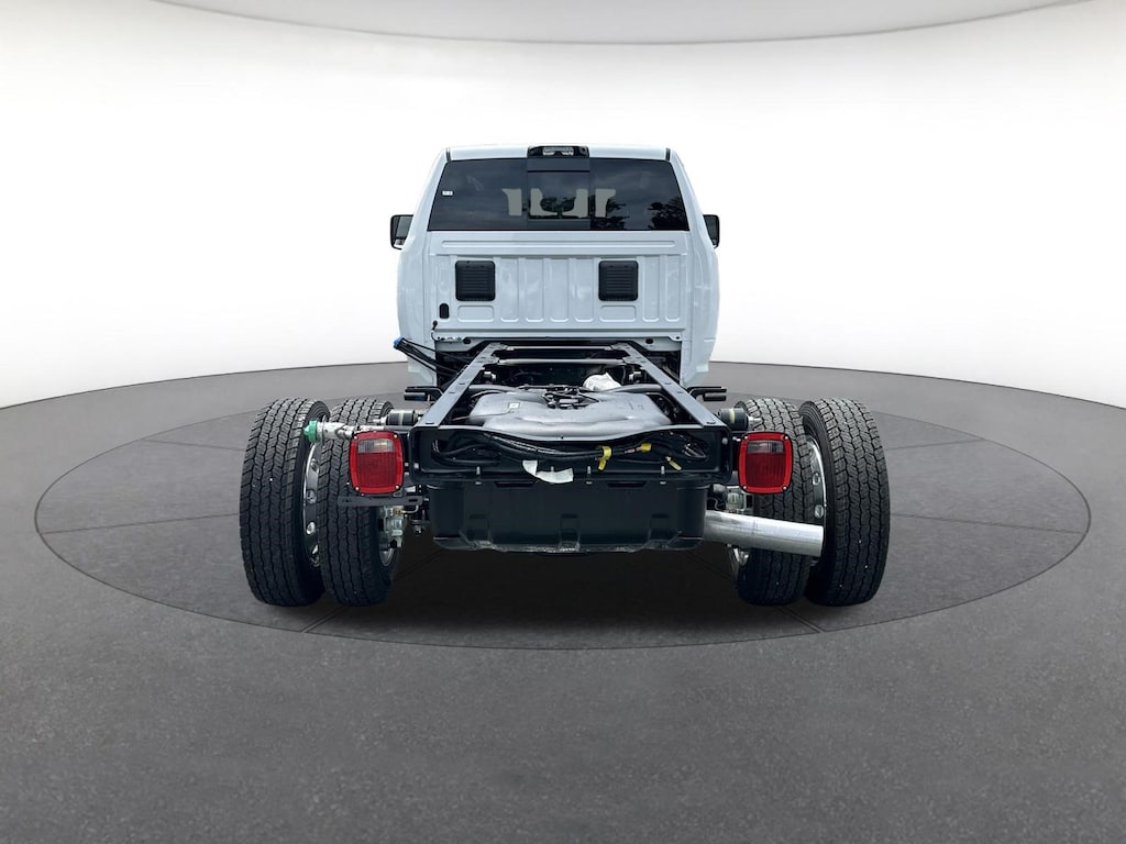 New 2026 Ram 5500 BIG HORN CHASSIS CREW CAB 4X4 84' CA Crew Cab