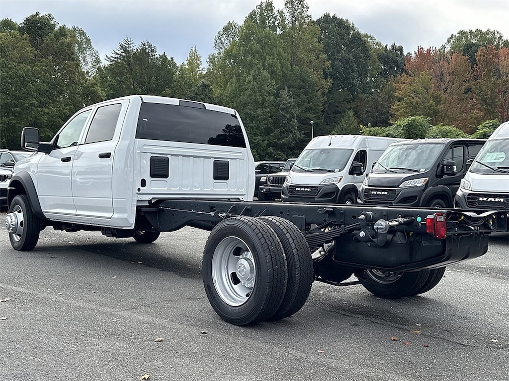 New 2025 Ram 5500 Chassis Cab 5500 TRADESMAN CHASSIS CREW CAB 4X4 84' CA Crew Cab