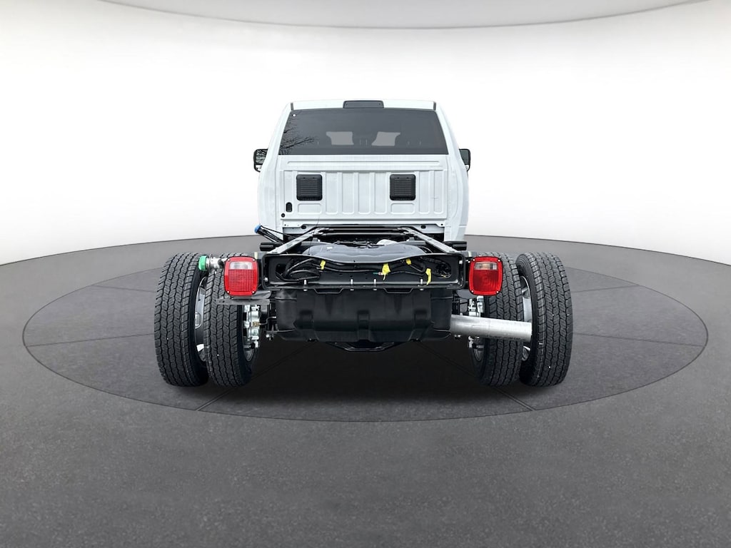 New 2026 Ram 5500 Chassis Cab TRADESMAN CREW 4X4 84' CA Crew Cab