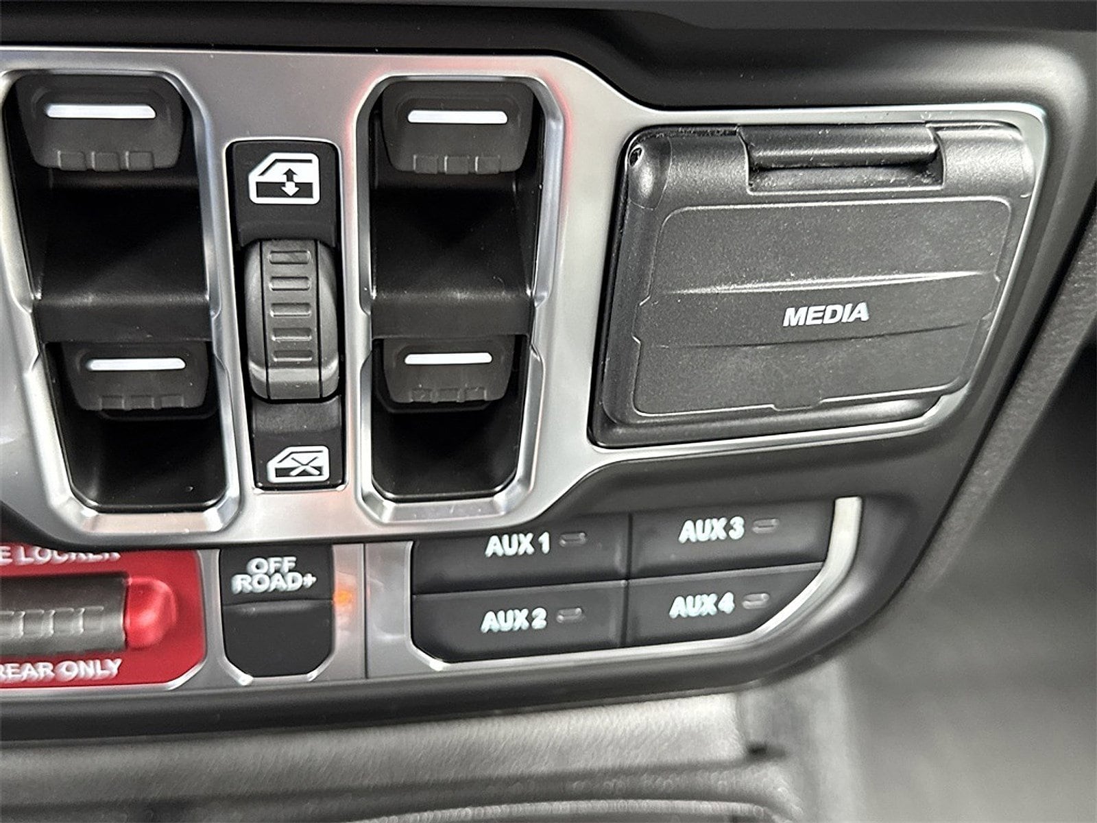 2025 Jeep Gladiator Mojave X - Photo 11
