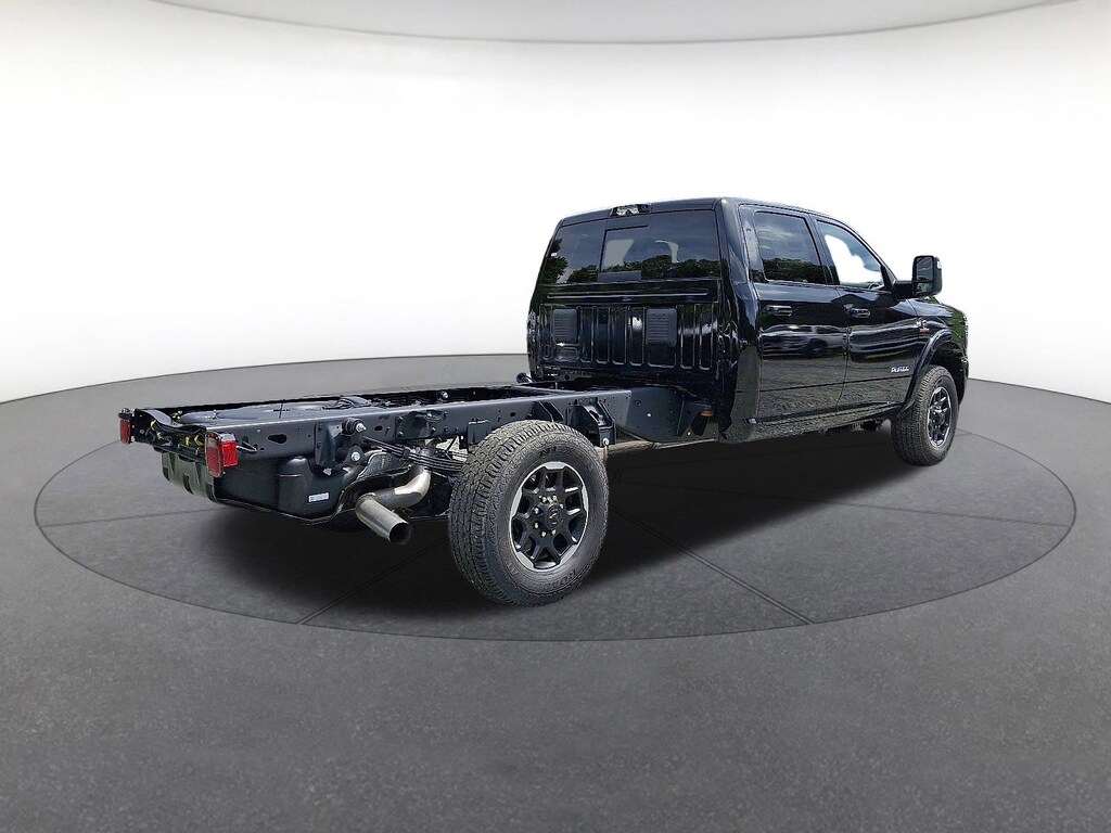 New 2025 Ram 3500 Chassis Cab BIG HORN CREW 4X4 60' CA Crew Cab