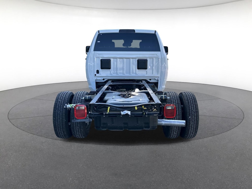New 2026 Ram 3500 Chassis Cab TRADESMAN CREW 4X4 60' CA Crew Cab