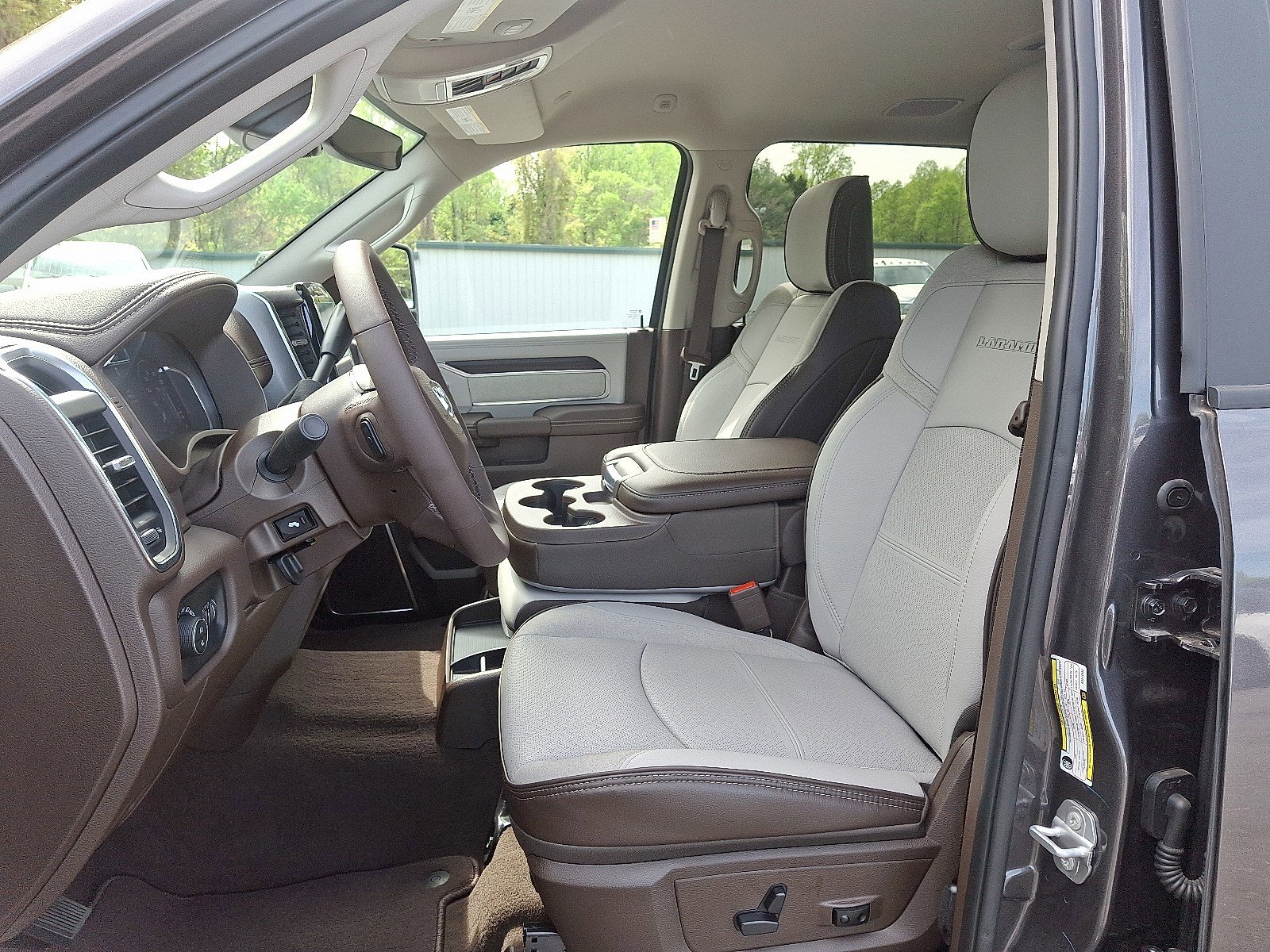 2025 RAM 2500 Laramie - Photo 9