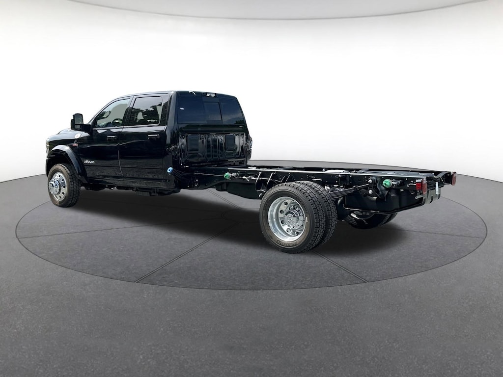 New 2026 Ram 5500 BIG HORN CHASSIS CREW CAB 4X4 84' CA Crew Cab