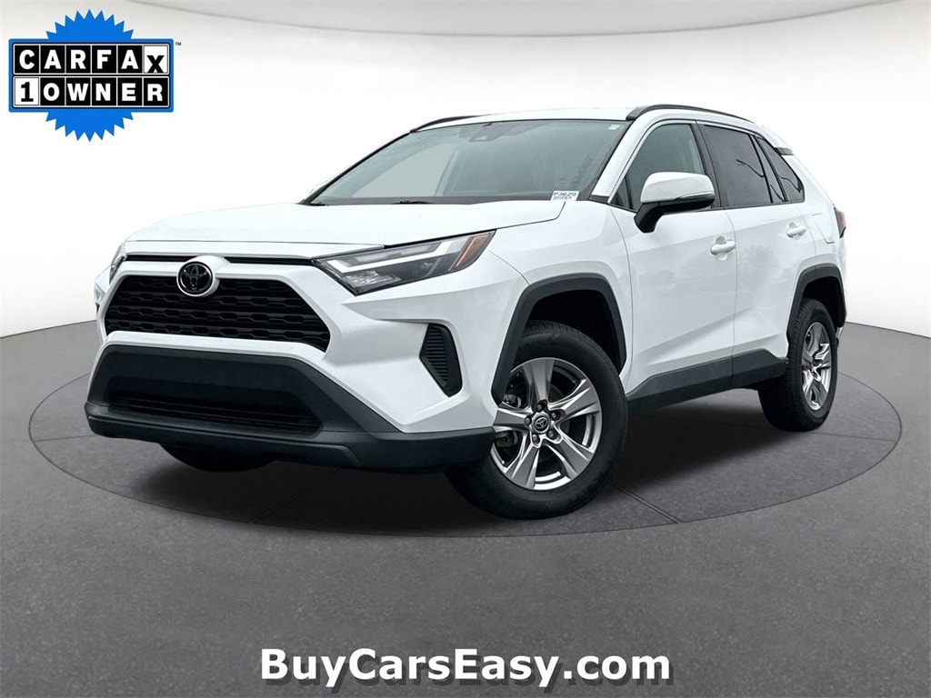 2022 Toyota RAV4 XLE's photo