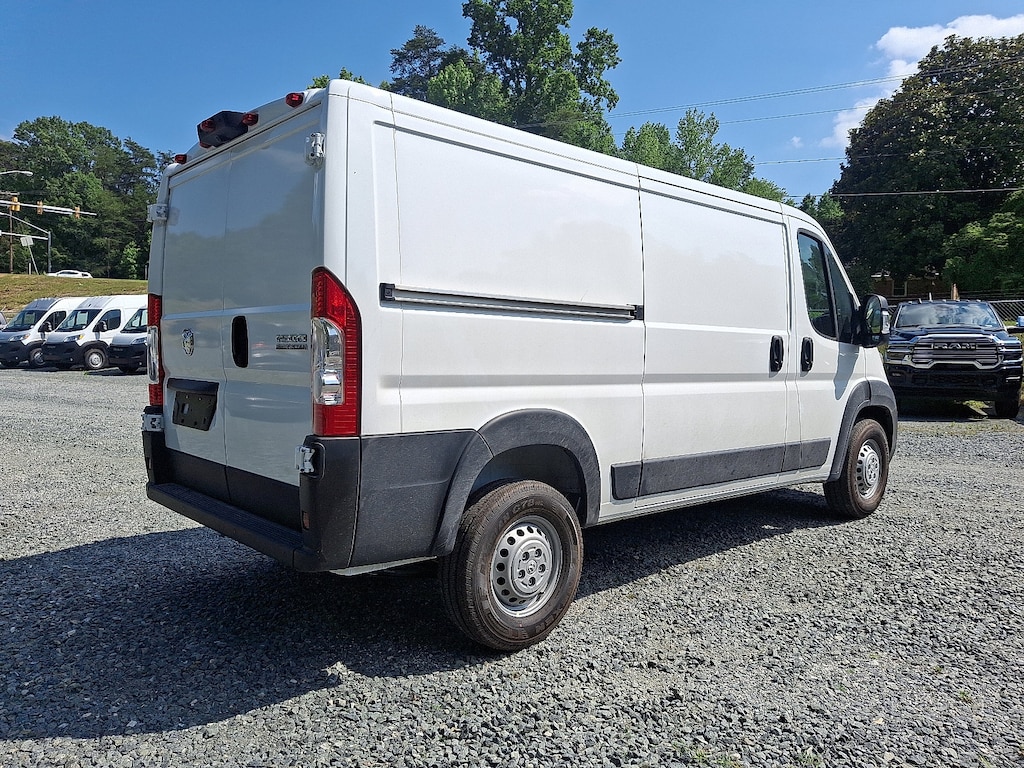 New 2025 Ram ProMaster PROMASTER 1500 TRADESMAN CARGO VAN LOW ROOF 136' W Cargo Van