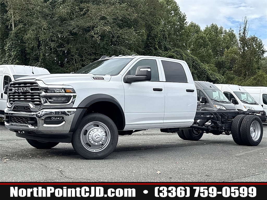 New 2025 Ram 5500 Chassis Cab 5500 TRADESMAN CHASSIS CREW CAB 4X4 84' CA Crew Cab