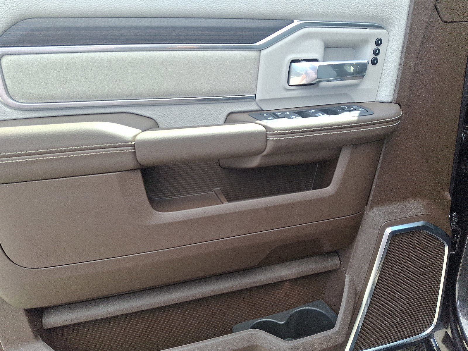 2025 RAM 2500 Laramie - Photo 10