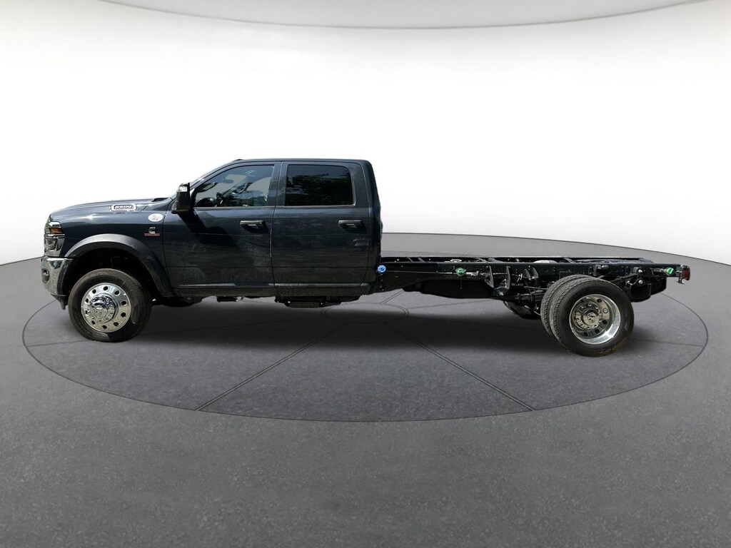 New 2026 Ram 5500 Chassis Cab TRADESMAN CREW 4X4 84' CA Crew Cab