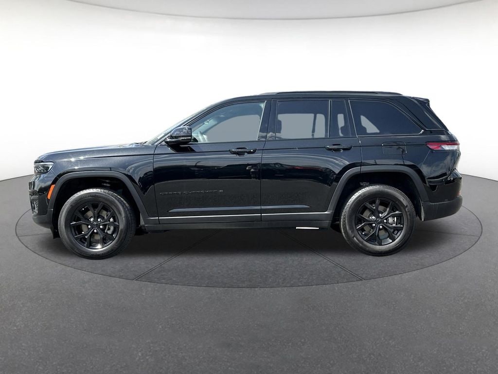 Used 2025 Jeep Grand Cherokee Altitude SUV