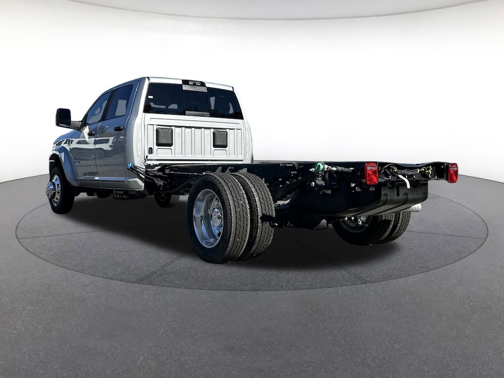 New 2026 Ram 5500 Chassis Cab BIG HORN CREW 4X4 84' CA Crew Cab
