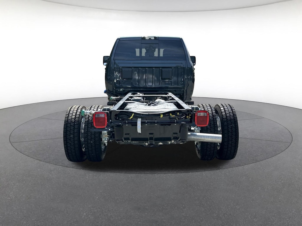 New 2026 Ram 5500 BIG HORN CHASSIS CREW CAB 4X4 84' CA Crew Cab