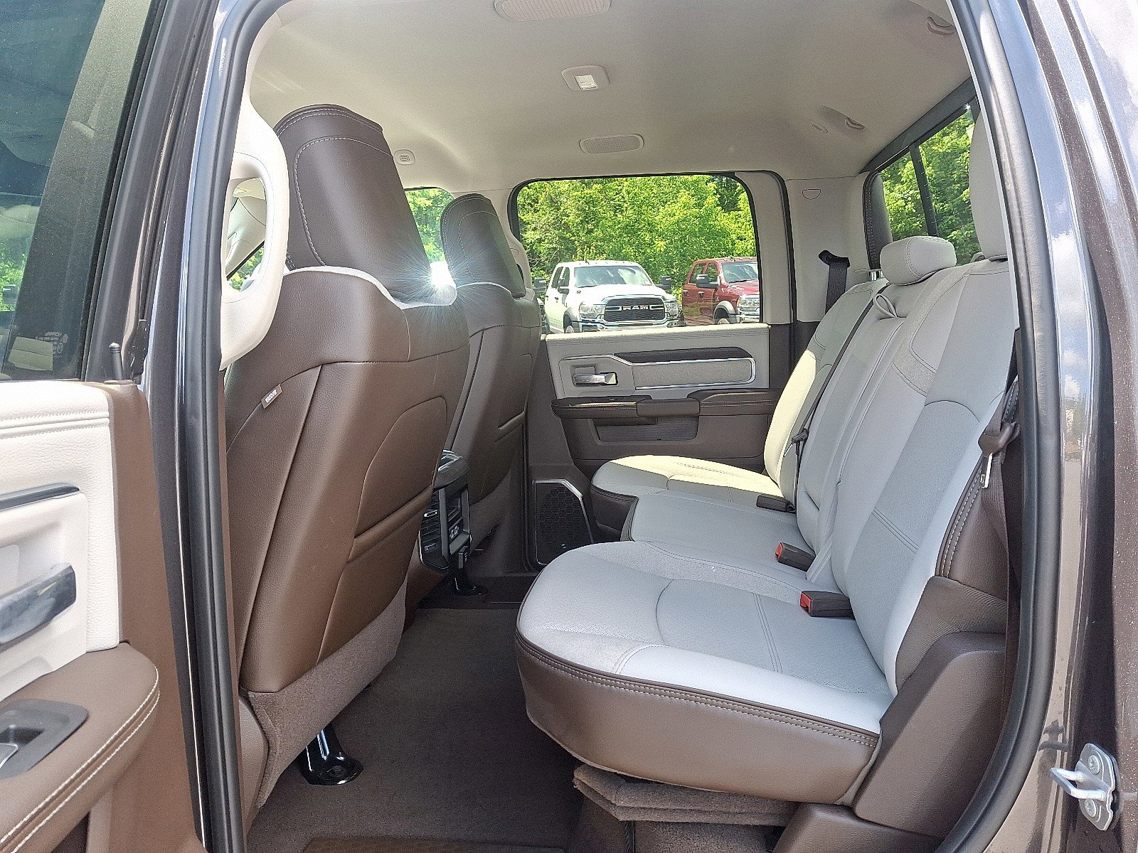 2025 RAM 2500 Laramie - Photo 8