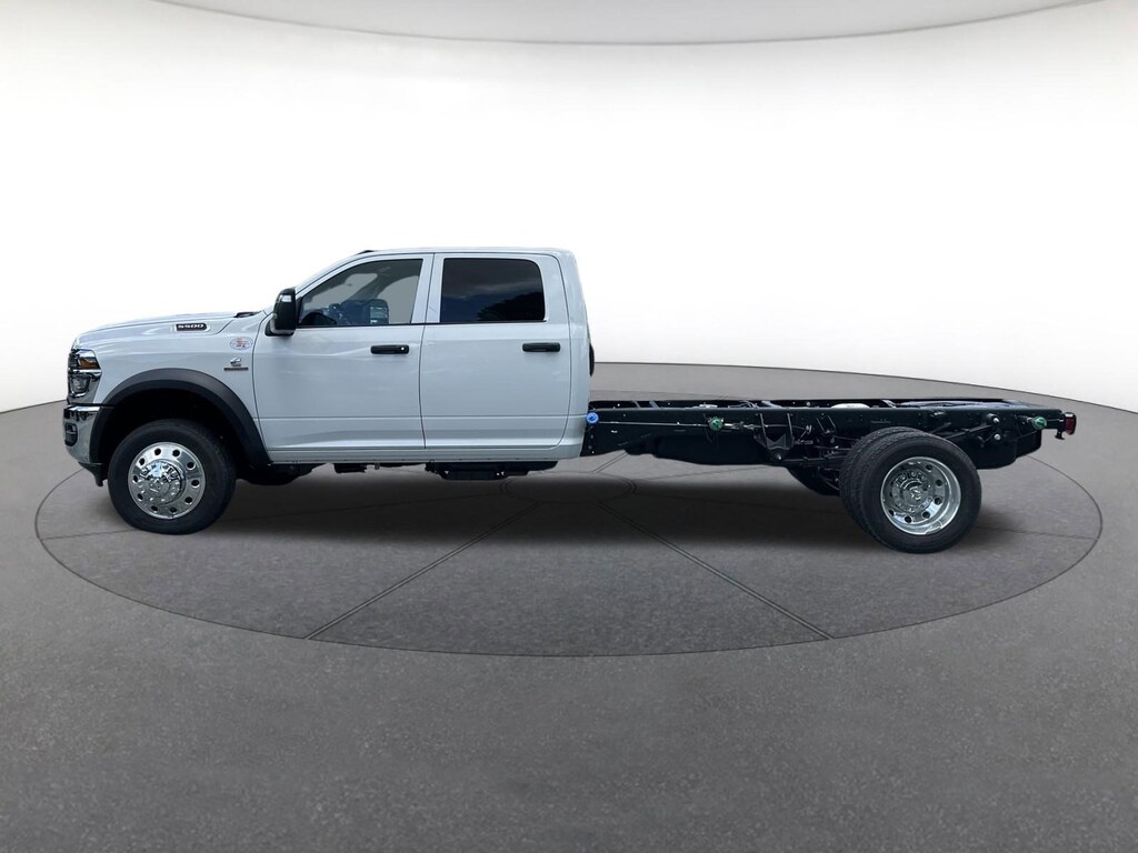 New 2026 Ram 5500 Chassis Cab TRADESMAN CREW 4X4 84' CA Crew Cab