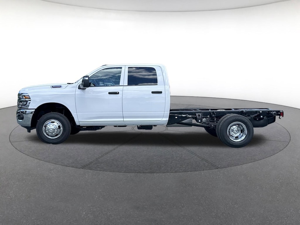 New 2026 Ram 3500 TRADESMAN CREW CAB CHASSIS 4X4 60' CA Crew Cab