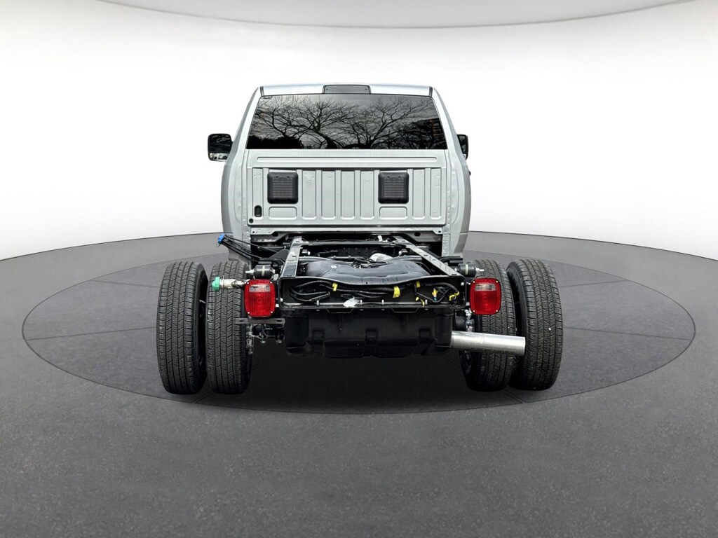 New 2026 Ram 3500 Chassis Cab TRADESMAN CREW 4X4 60' CA Crew Cab