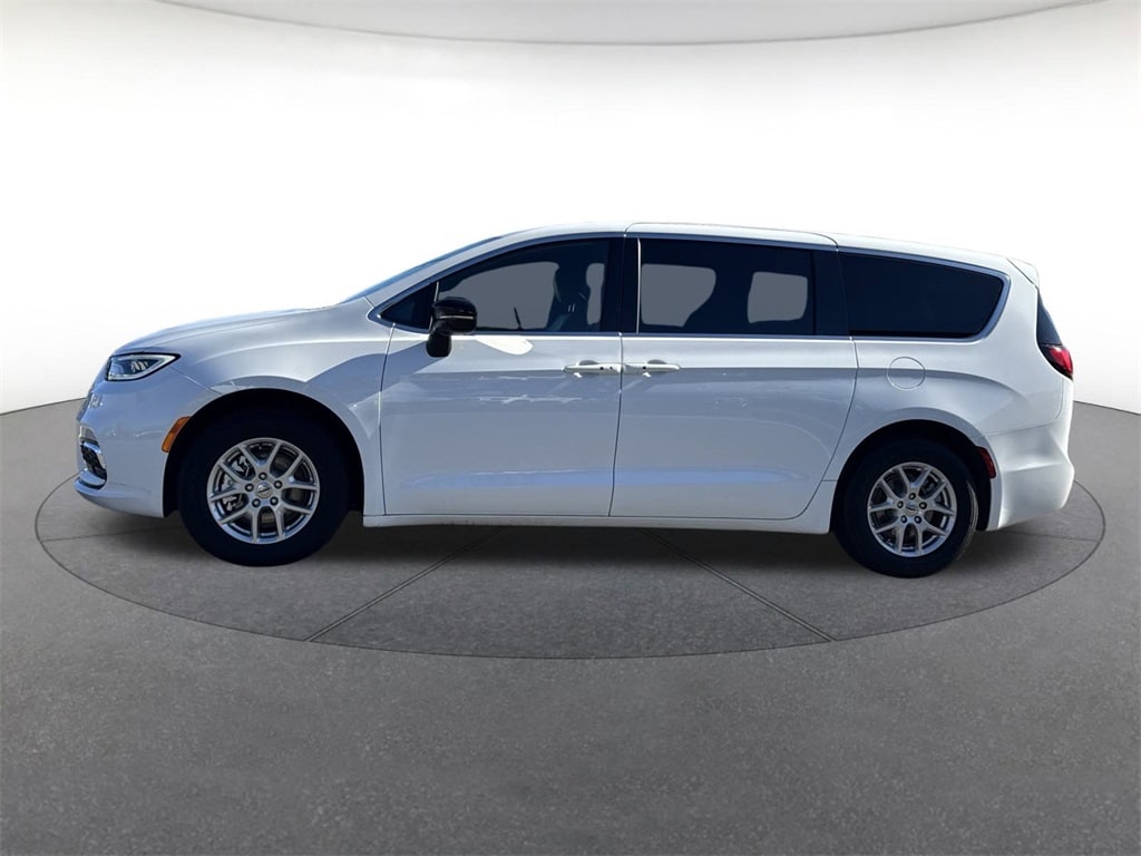 Used 2025 Chrysler Pacifica Select Minivan/Van