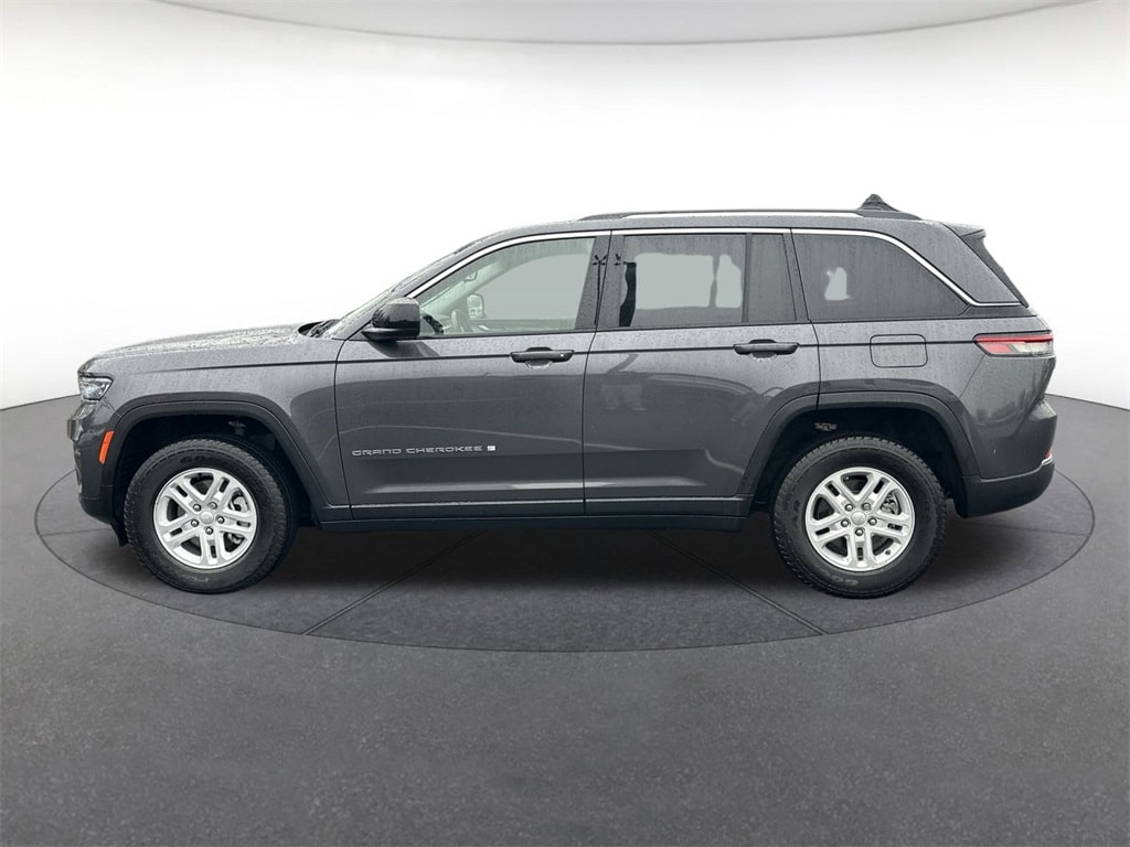 Used 2022 Jeep Grand Cherokee Laredo SUV