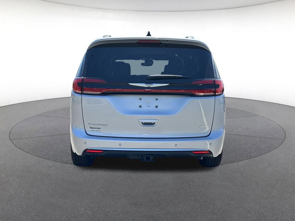 Used 2024 Chrysler Pacifica Pinnacle Minivan/Van