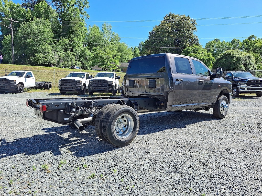 New 2025 Ram 3500 Chassis Cab 3500 TRADESMAN CREW CAB CHASSIS 4X4 60' CA Crew Cab